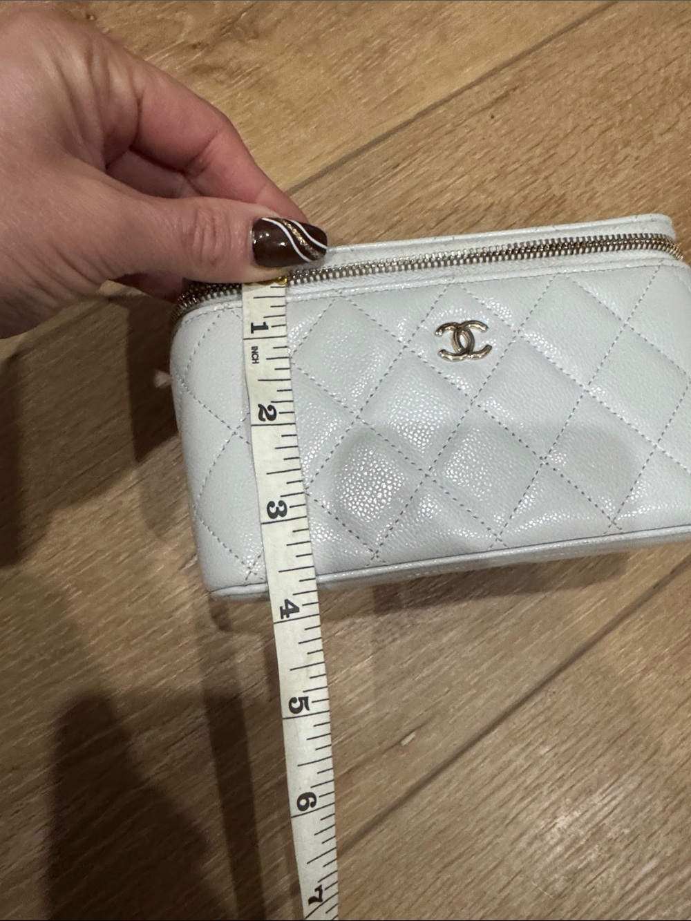 *Authentic* please READ!! Chanel quilted Vanity Crossbody Bag. Gold hardware - Picture 11 of 13